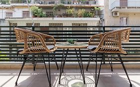 Bright And Spacious 2-Bedrooms Apartment In Athens
